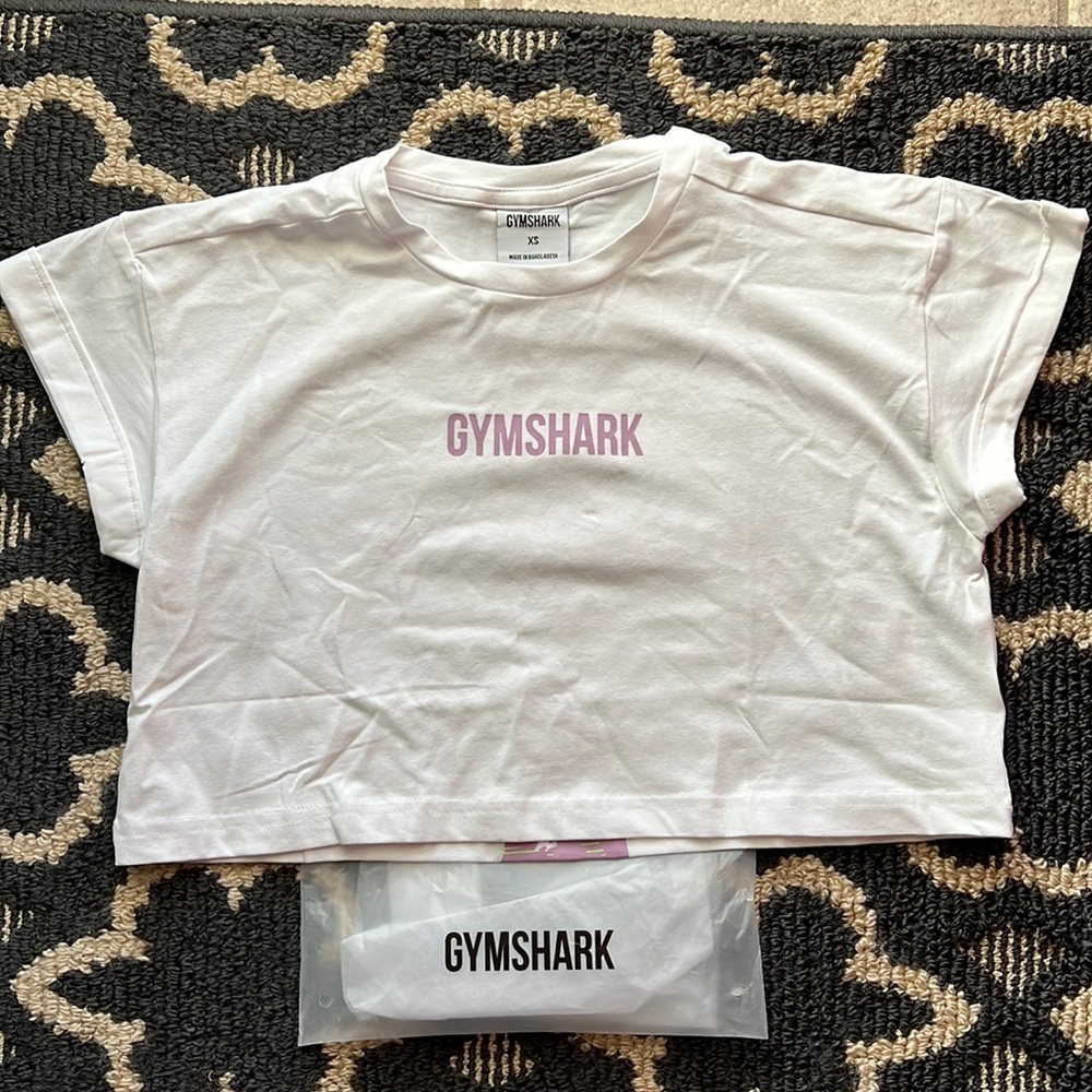 Brand new cropped Camo Gymshark shirt